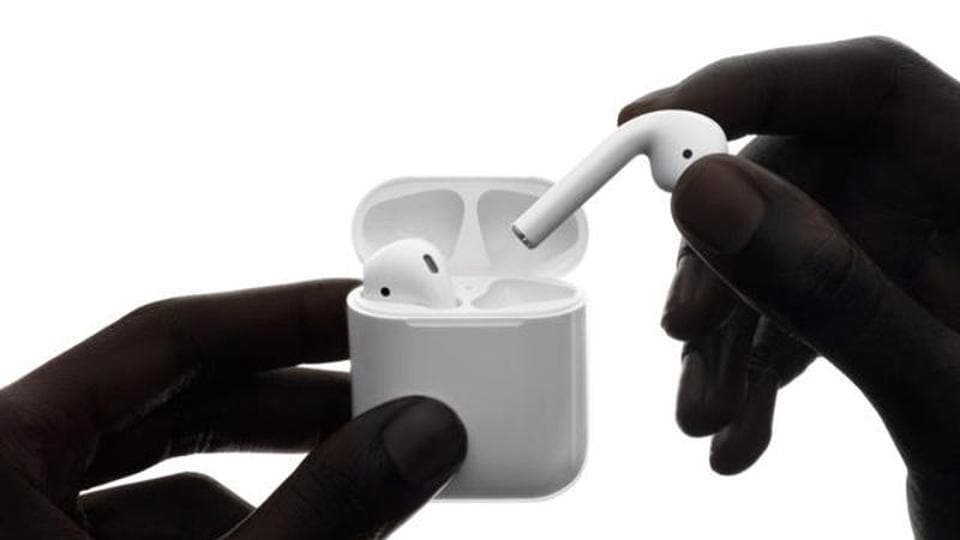 The availability of Apple’s wireless headphones, called AirPods, is delayed as the company is experiencing problems in getting the audio from both the earpieces at the same time, a media report said on Saturday.