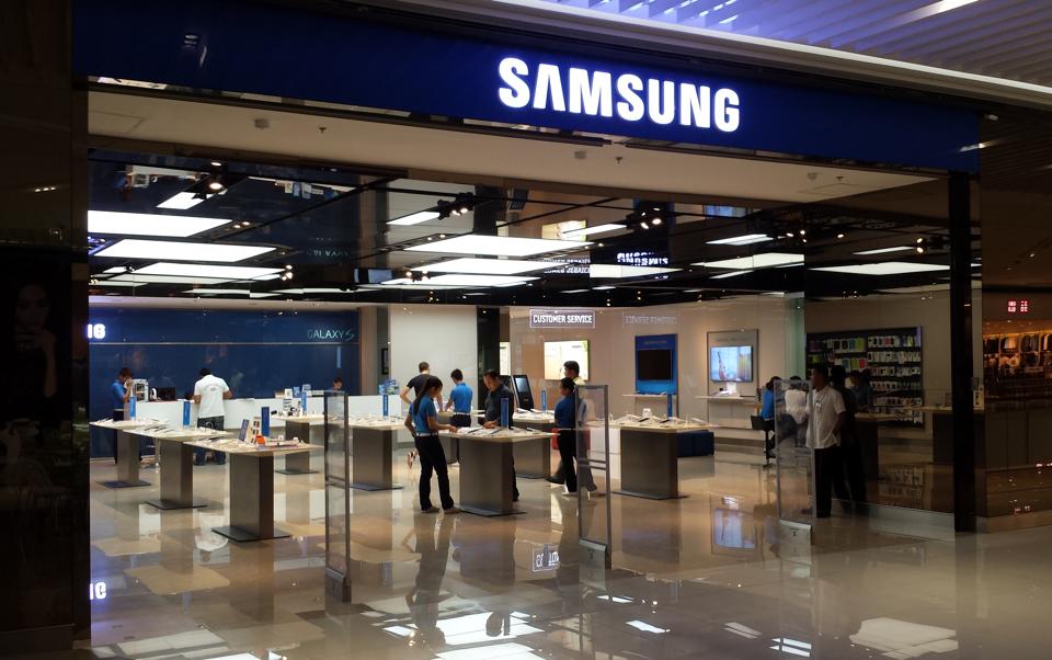 Capturing 28.52 per cent of the Indian mobile phone market, South Korean giant Samsung sold maximum number of devices in 2016, followed by Apple iPhone 14.87 per cent and Motorola with 10.75 per cent, a new report said on Saturday.