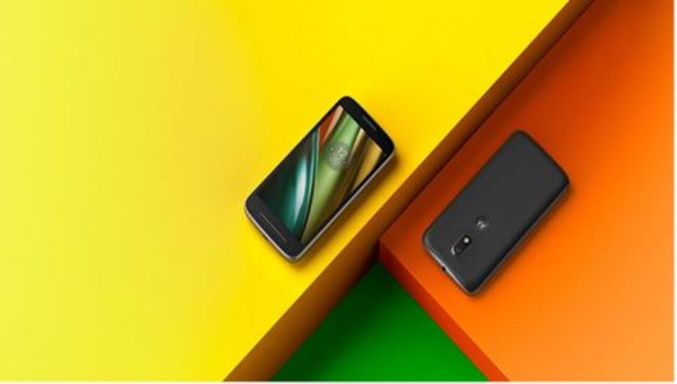 The company will share the Moto Mods Development Kit (MDK) allowing developers to come up with better ideas, it said in a statement on Friday.
