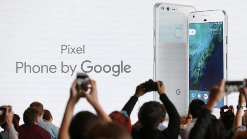 Snapdeal is offering Rs 10,000 instant cashback from Yes Bank, Rs 10,000 e-cash from Yatra and a free mobile protection plan from Allianz worth Rs 5,999 on the Google-Assistant powered Google Pixel and Pixel XL.
