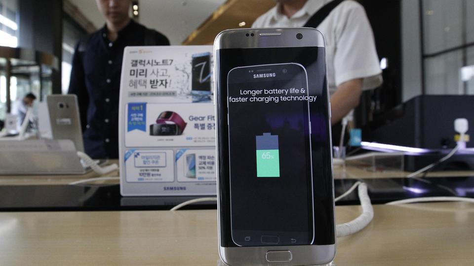 The world’s biggest smartphone maker Samsung blamed faulty batteries on Monday for the fires that led to last year’s humiliating recall of its flagship Galaxy Note 7 device.