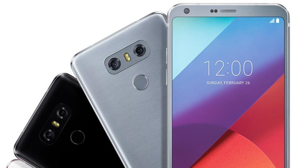 The picture shows the new G6 smartphone that comes with the Qualcomm Snapdragon 821 processor.