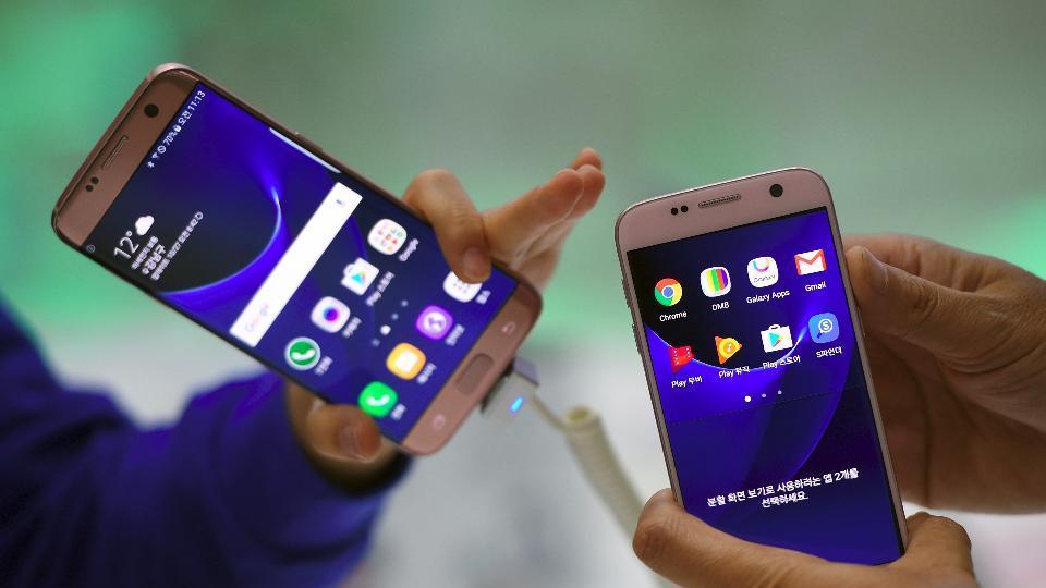A new report from SquareTrade claims that the new Samsung Galaxy S8 and S8+ smartphones are extremely prone to screen cracks.