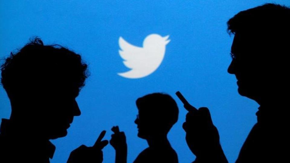 People holding mobile phones are silhouetted against a backdrop projected with the Twitter logo in this illustration picture taken September 27, 2013. People holding mobile phones are silhouetted against a backdrop projected with the Twitter logo in this illustration picture taken September 27, 2013.