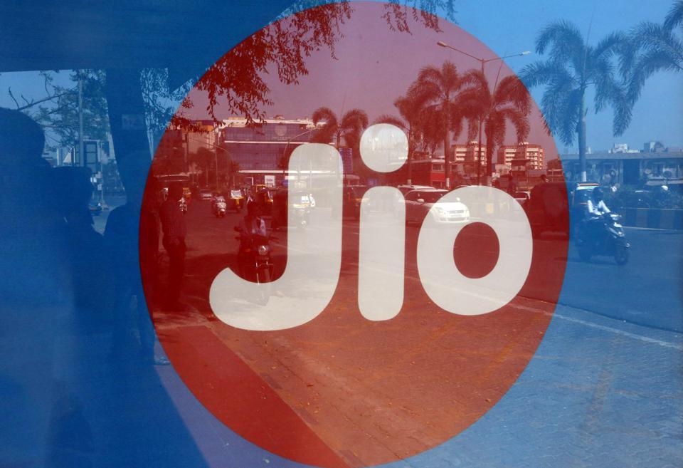 FILE PHOTO: Jio continues to dominate TRAI’s speed chart. REUTERS/Shailesh Andrade/File Photo FILE PHOTO: Jio continues to dominate TRAI’s speed chart. REUTERS/Shailesh Andrade/File Photo