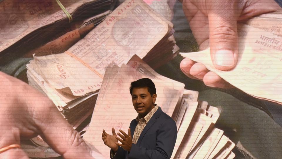 New Delhi, India- September 18, 2017: Caesar Sengupta VP, next Billion Users, briefing the New TEZ app, before Union Minister of Finance and Corporate Affairs Arun Jaitley, launched the Google Digital Payment app at Taj Palace Hotel, in New Delhi, India on Monday, September 18, 2017. ( Photo by Sonu Mehta/ Hindustan Times)