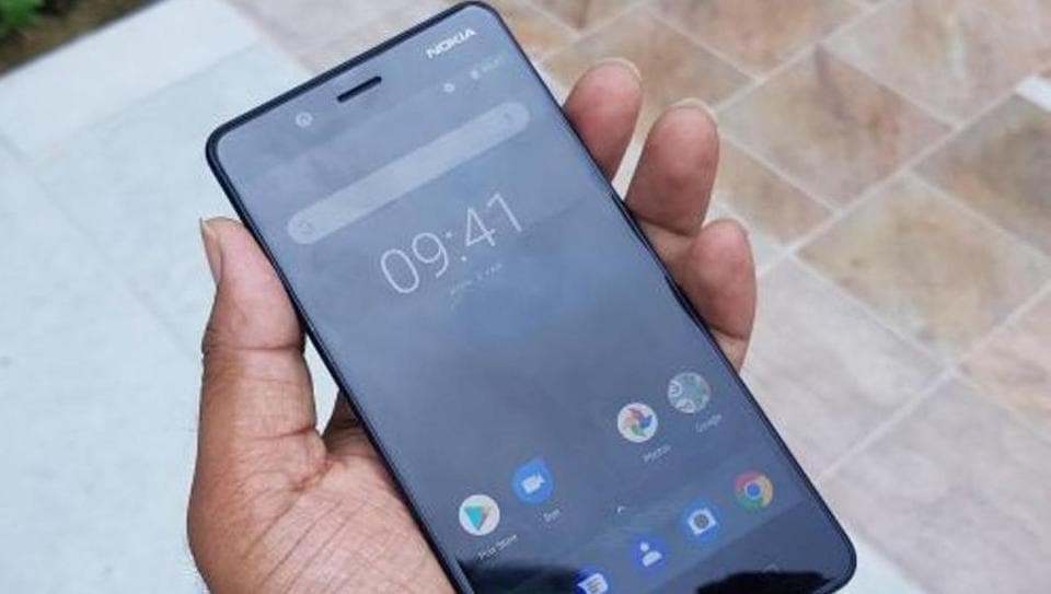 Nokia 8 takes its first bite of Android Oreo.