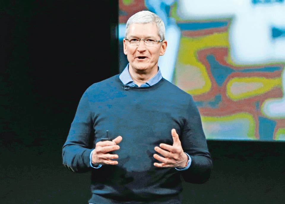 Apple’s Tim Cook must fly private.
