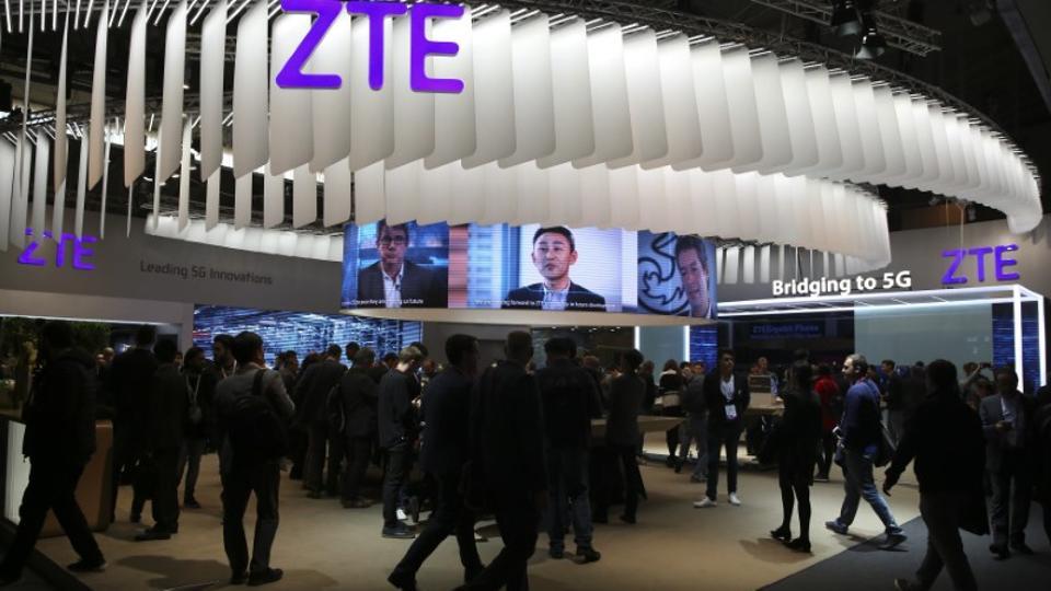 US blocks sales from private firms to ZTE for seven years