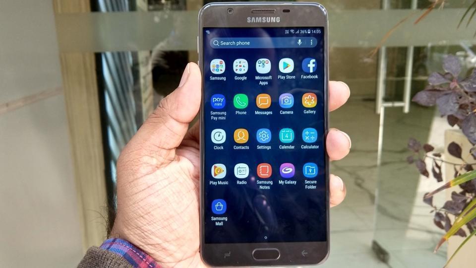 Samsung Galaxy On7 Prime features a 5.5-inch full HD screen with 2.5D Gorilla glass on top.