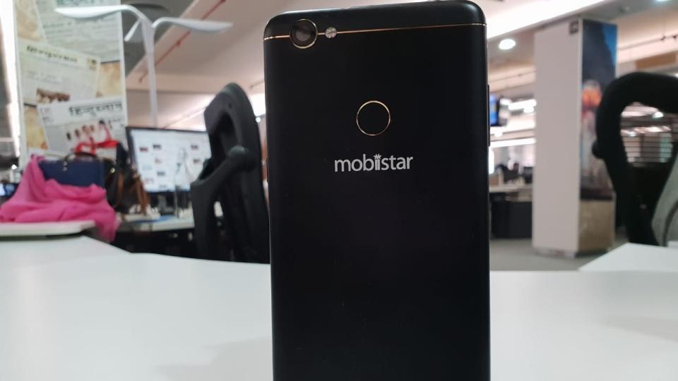 Mobiistar XQ Dual comes with a single camera on the back.