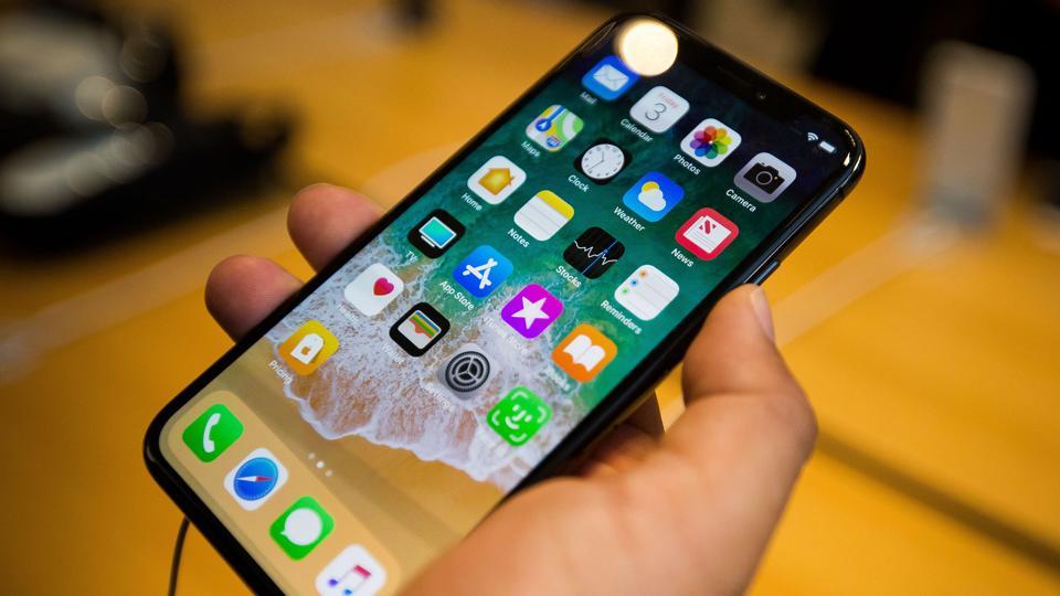 Apple rolls out iOS 11.4 update for iPhones and iPads. Apple rolls out iOS 11.4 update for iPhones and iPads.