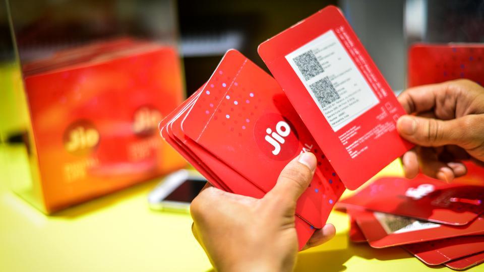 WhatsApp, Facebook and YouTube apps will be coming to both the models of JioPhone.