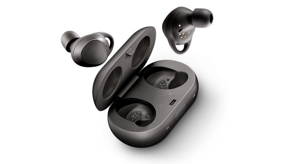 Samsung Gear IconX comes with fast-charging and battery life of up to five hours of music streaming or seven hours of standalone music playback