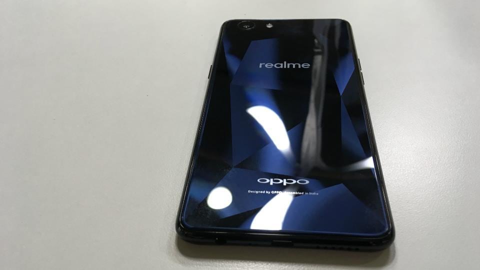 Oppo Realme 1 features a 6-inch full HD+ display with 18:9 aspect ratio.