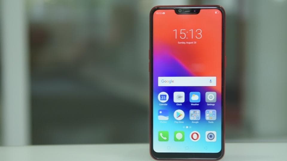 Realme 2 features a notch on its 6.2-inch Full HD display.