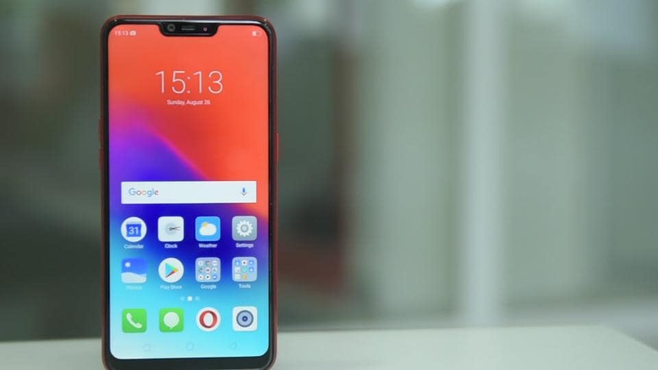 Realme 2 features a 6.2-inch Full HD display with an aspect ratio of 19:9.