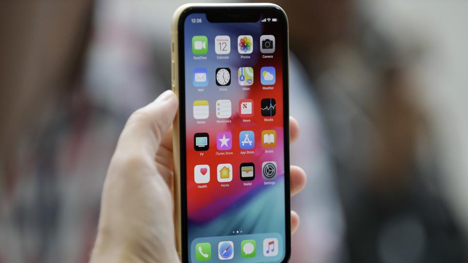Did software issues force Apple to delay iPhone XR sales?