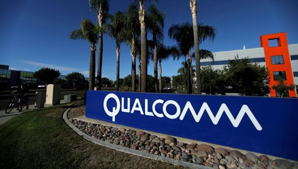 Qualcomm has developed a pre-made circuit that headphone makers can drop into their device to imbue it with Alexa.