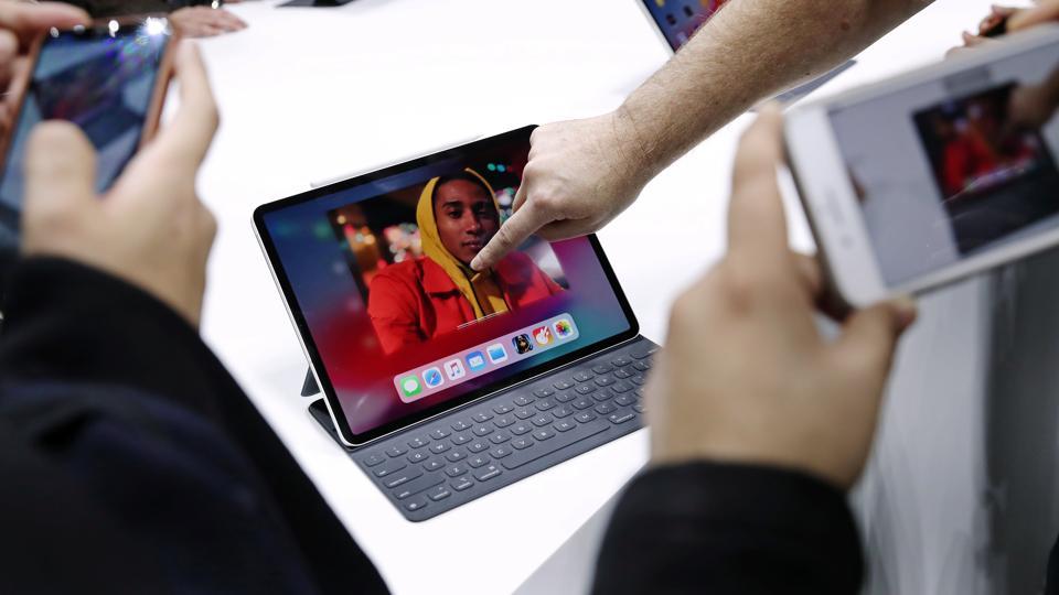 Attendees try out the new MacBook Air during an Apple launch event in the Brooklyn borough of New York, U.S., October 30, 2018.