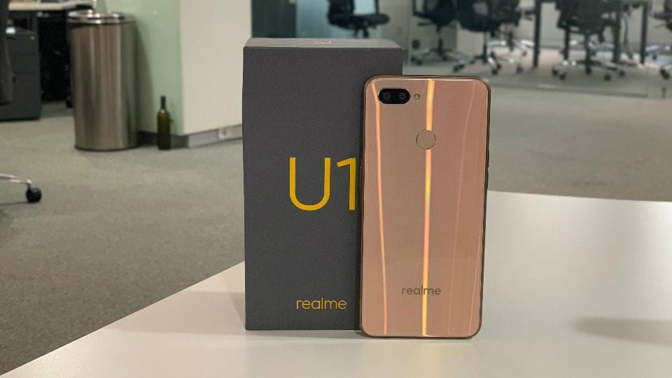 Realme U1 in gold colour. The smartphone is available in blue and black colour options as well.