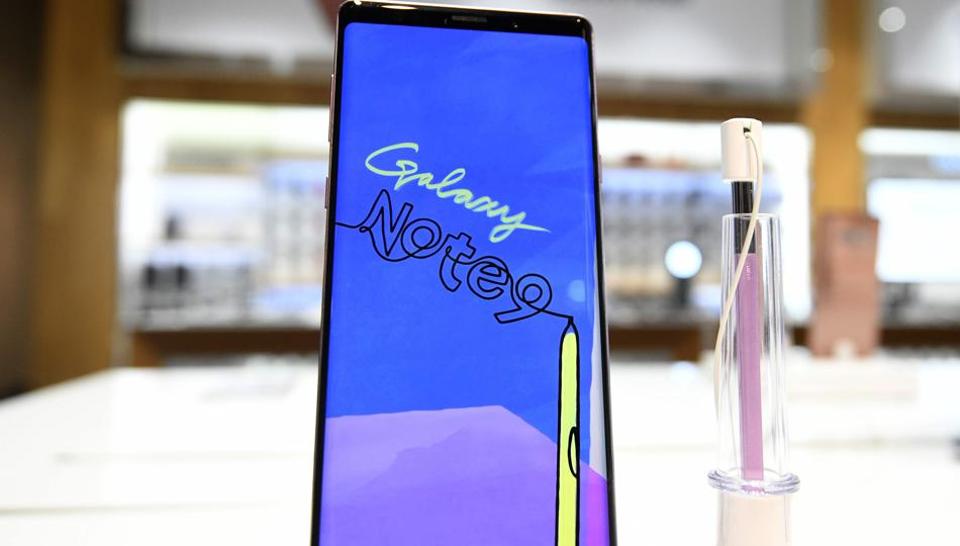 Samsung to take on Apple iPhone XR with its Galaxy S10E