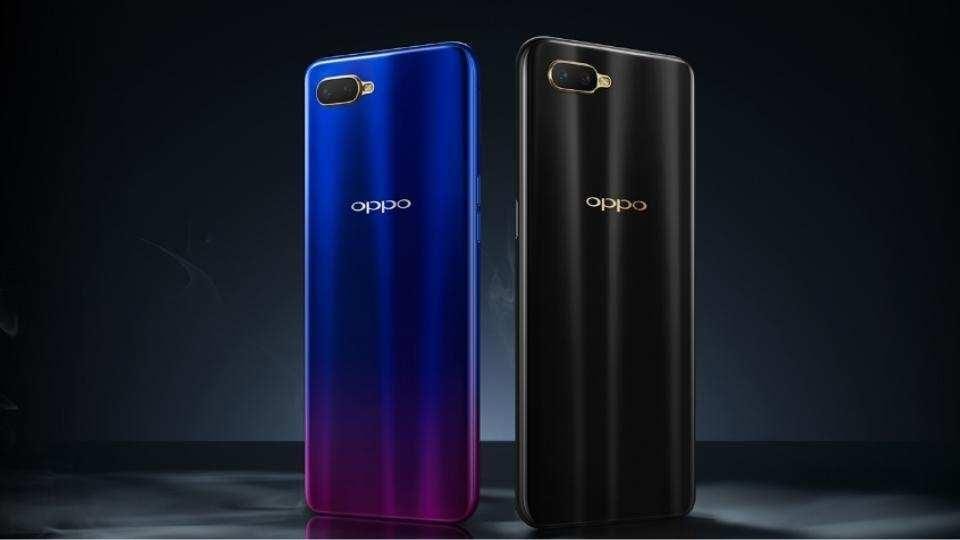 Oppo K1 is available in two colour options of blue and black with a gradient finish