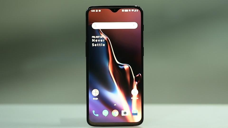 OnePlus 6T is available with an exchange offer of  <span class='webrupee'>₹</span>2,000.