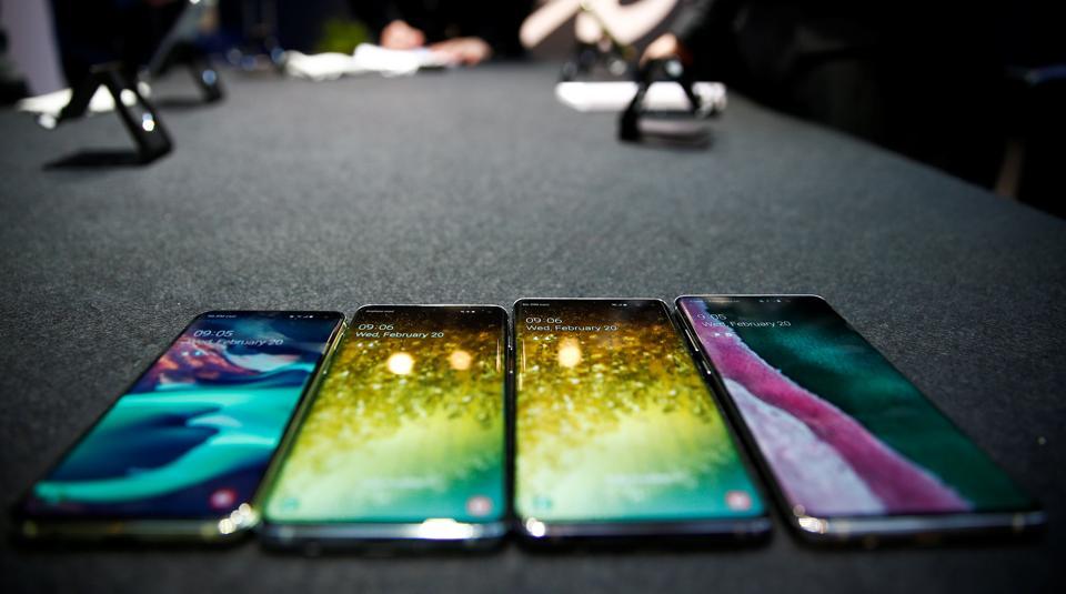 The new Samsung Galaxy S10e, S10, S10+ and the Samsung Galaxy S10 5G smartphones at a press event in London, Britain February 20, 2019. REUTERS/Henry Nicholls