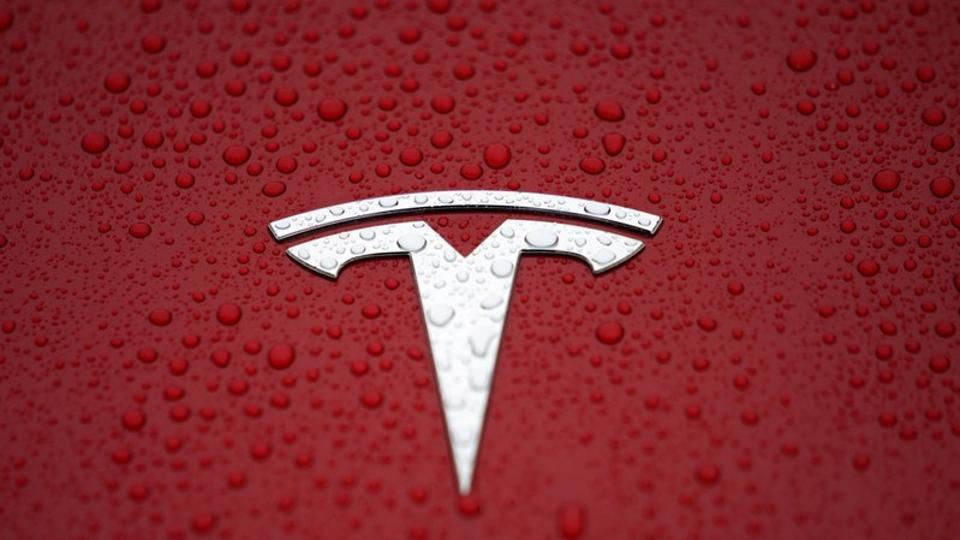 Tesla had previously communicated to workers that it expected to resume normal production at its U.S. facilities on May 4, the day after Bay area health measures are slated to end.