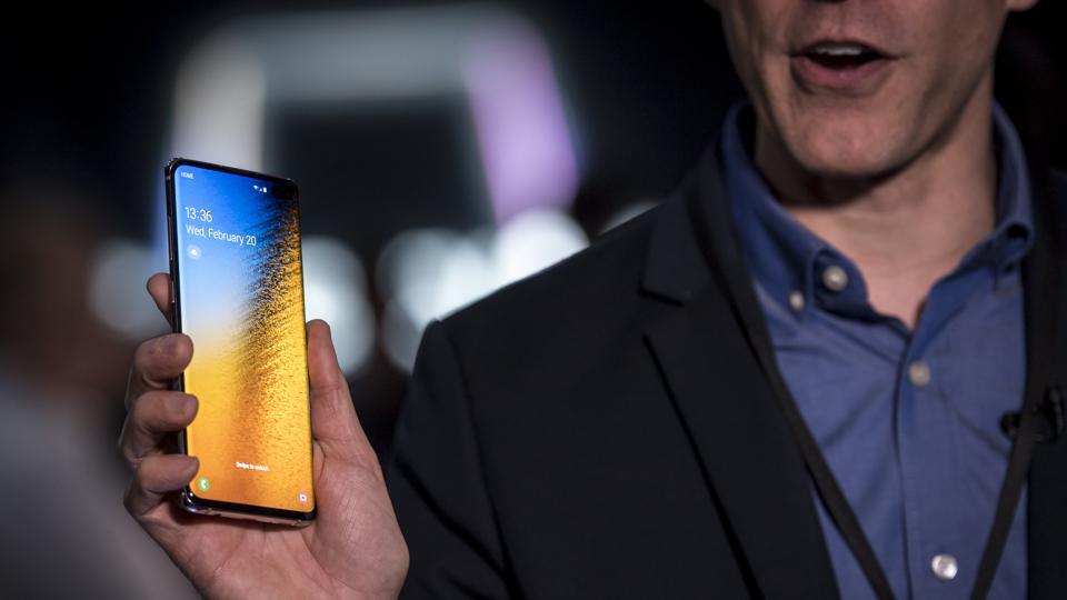 A member of the media holds a Samsung Electronics Co. Galaxy 10+ smartphone during the Samsung Unpacked launch event in San Francisco, California, U.S. on Wednesday, Feb. 20, 2019. Samsung debuted its most extensive new lineup of smartphones, taking on Apple Inc. amid a slowing market with new low-end and premium models, 3-D cameras, an in-screen fingerprint scanner and faster 5G connectivity. A member of the media holds a Samsung Electronics Co. Galaxy 10+ smartphone during the Samsung Unpacked launch event in San Francisco, California, U.S. on Wednesday, Feb. 20, 2019. Samsung debuted its most extensive new lineup of smartphones, taking on Apple Inc. amid a slowing market with new low-end and premium models, 3-D cameras, an in-screen fingerprint scanner and faster 5G connectivity.