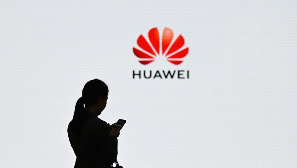 In this file photo taken on March 06, 2019 a staff member of Huawei uses her mobile phone at the Huawei Digital Transformation Showcase in Shenzhen, China's Guangdong province. - Lawyers for a senior executive at Chinese tech giant Huawei asked Canada's justice minister on June 24, 2019, to quash extradition proceedings against Meng Wanzhou and for her to be released.