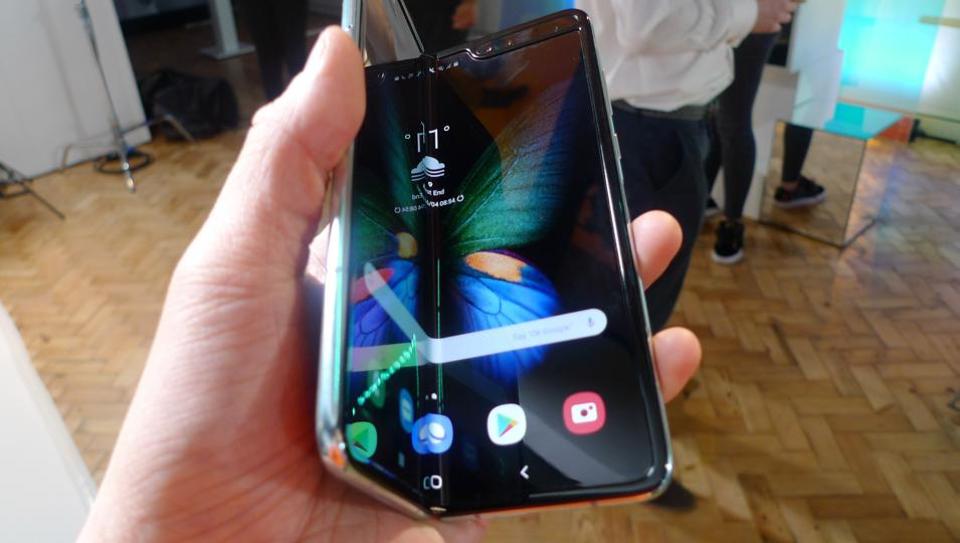 Samsung will soon start shipping major components for the Galaxy Fold