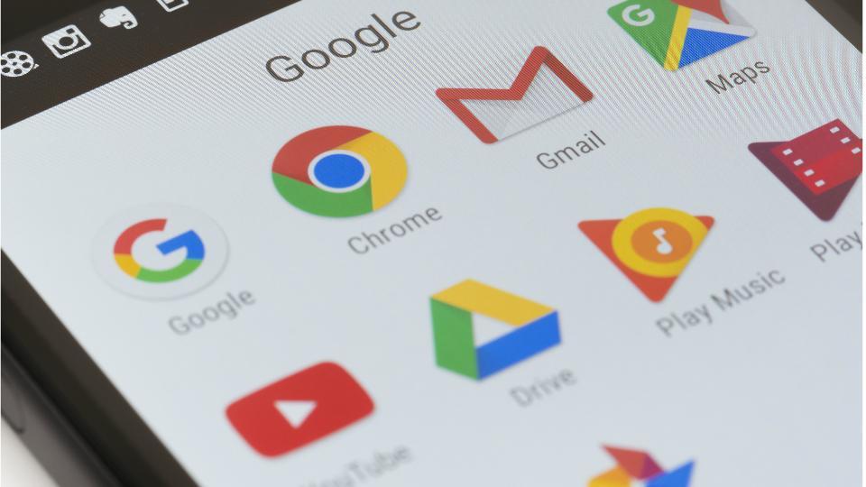 Gmail dark mode rolls out with Android 10.