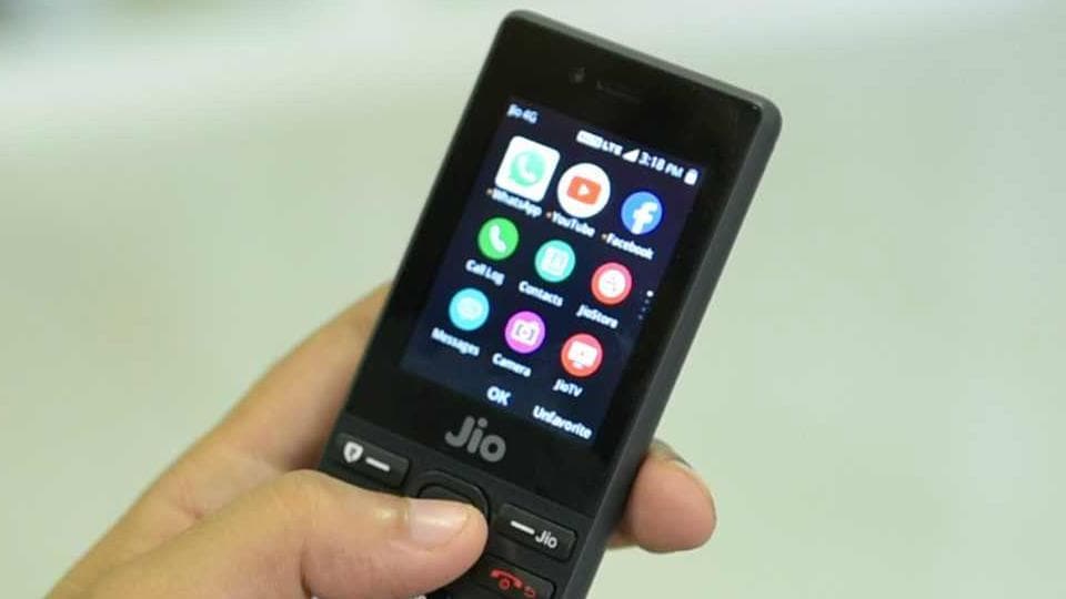 Reliance JioPhone gets discount.