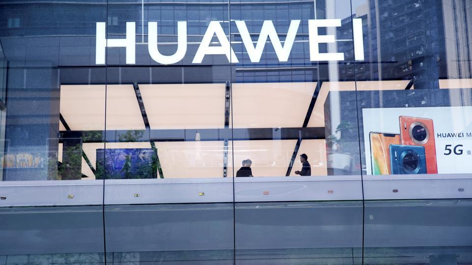 Huawei's first global flagship store is pictured in Shenzhen, Guangdong province, China October 30, 2019. REUTERS/Aly Song Huawei's first global flagship store is pictured in Shenzhen, Guangdong province, China October 30, 2019. REUTERS/Aly Song
