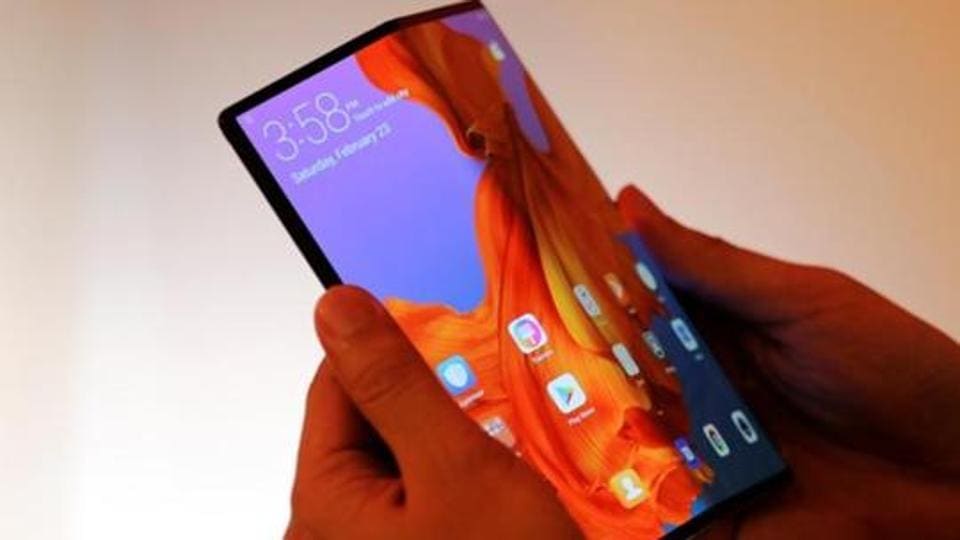 LG’s foldable design patent looks similar to the Huawei Mate X.