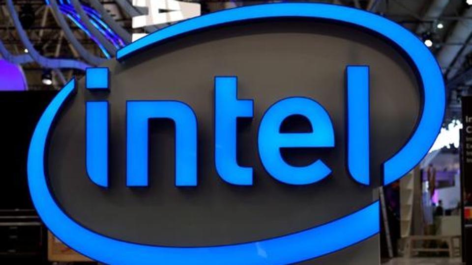 Intel said it expects to generate more than $3.5 billion in AI-driven revenue this year, up more than 20% from a year earlier. REUTERS/Fabian Bimmer/File Photo