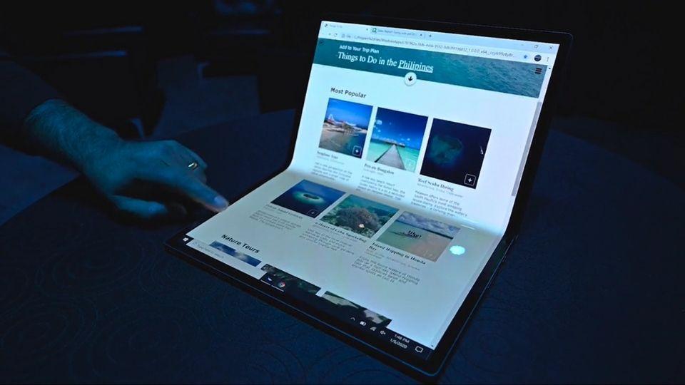 Intel Horseshoe Bend foldabe laptop. Intel Horseshoe Bend foldabe laptop.