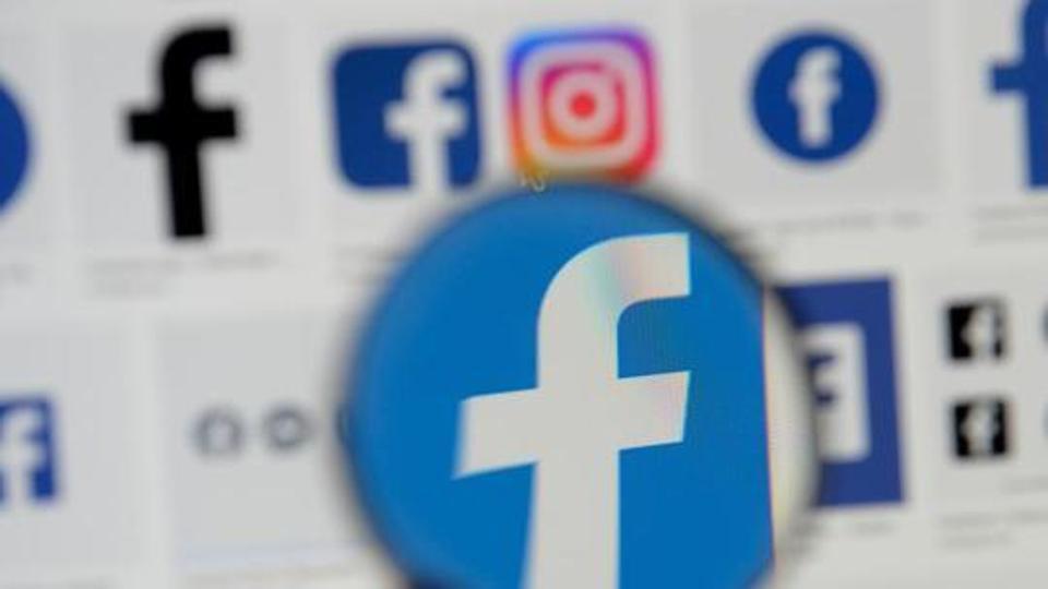 Facebook to remove deepfake videos ahead of US elections.