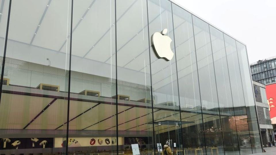 A person riding a shared bicycle is seen outside a closed Apple store near the West Lake in Hangzhou after the city imposed new measures to prevent and control the new coronavirus, in Zhejiang province, China February 4, 2020. A person riding a shared bicycle is seen outside a closed Apple store near the West Lake in Hangzhou after the city imposed new measures to prevent and control the new coronavirus, in Zhejiang province, China February 4, 2020.