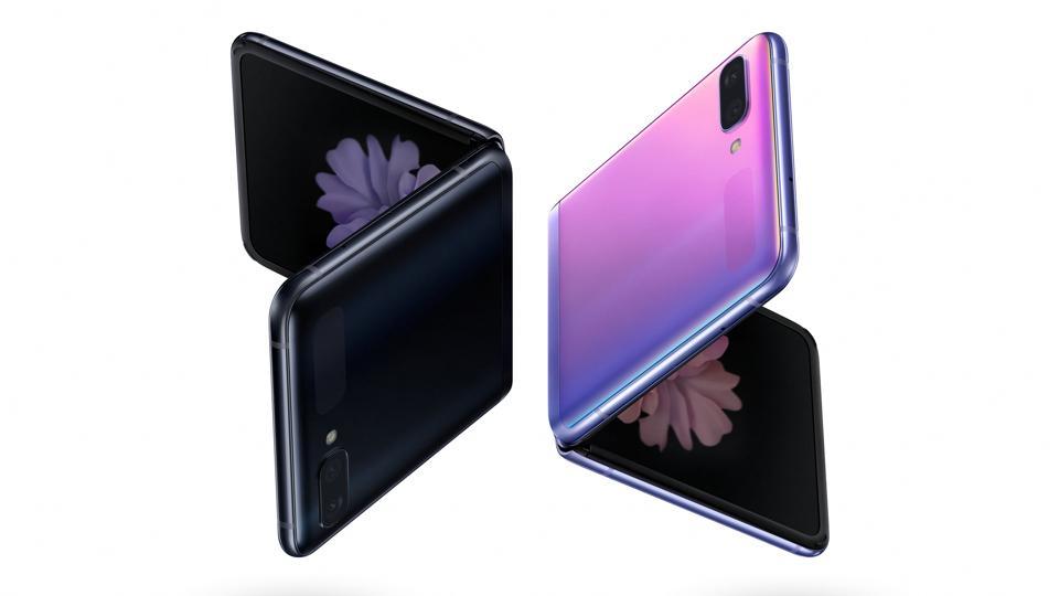 Samsung has just announced the pre-booking details for the much awaited Samsung Galaxy Z Flip in India. Available in three colours – the Mirror Purple, Mirror Black and Mirror Gold, you can pre-book Samsung’s latest foldable for  <span class='webrupee'>₹</span>1,09,999 from February 21 – that is tomorrow.