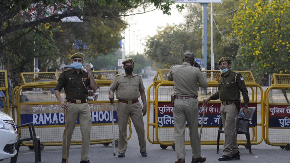 Noida police stand by the sealed border that connects Delhi and Ghaziabad. The border was sealed on Sunday. The Indian government then went on to announce the 21-day lockdown  on Tuesday (March 24).