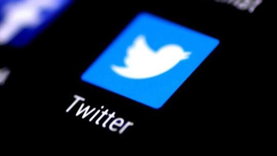 FILE PHOTO: The Twitter application is seen on a phone screen August 3, 2017. REUTERS/Thomas White