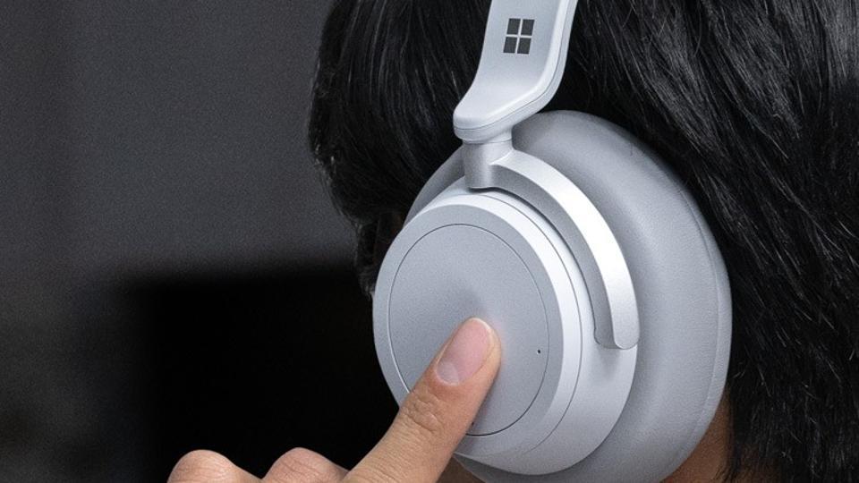 Next gen Microsoft Surface Headphones spotted features revealed