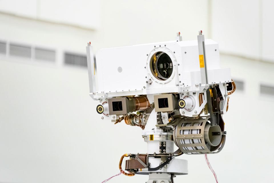 A close-up view of the head of Mars 2020’s remote sensing mast. The gray boxes beneath the mast head are the two Mastcam-Z imagers.