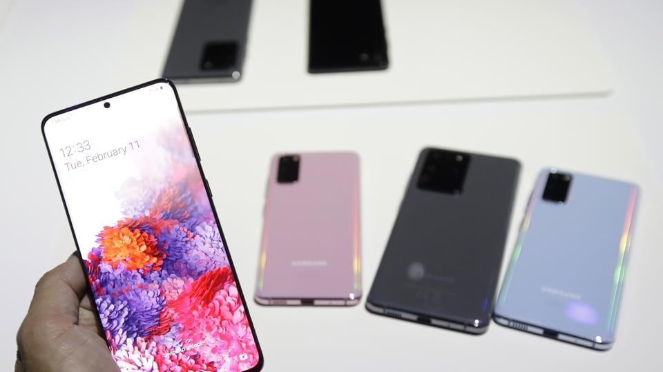 As per Ross Young, CEO of Display Supply Chain Consultants, both the Galaxy S20 and Galaxy S20+ will feature “LTPO” (Low-Temperature Polycrystalline Oxide) backplane technology.