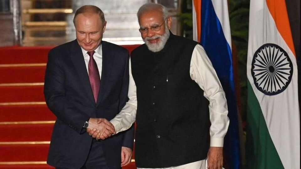 Prime Minister Narendra Modi greets Russian president Vladimir Putin (File Photo)