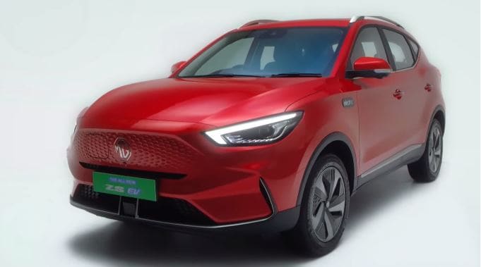 MG Motor India తన 2022 ZS EVని అధికారికంగా లాంచ్‌ చేసింది. ఈ వెహికిల్‌లో రెండు వేరియంట్లు ఉన్నాయి. ఎక్సైట్‌ (Excite) వేరియెంట్‌ ధర రూ.21.99 లక్షలు కాగా.. ఎక్స్‌క్లూజివ్‌ (Exclusive) వేరియెంట్‌ ధర రూ.24.88 లక్షలు (రెండూ ఎక్స్‌ షోరూమ్‌ ధరలు). ఇందులో ఎక్స్‌క్లూజివ్‌ వేరియెంట్‌ ఇప్పుడే అందుబాటులోకి రాగా.. ఎక్సైట్‌ వేరియెంట్‌ ఈ ఏడాది చివర్లో రానుంది.