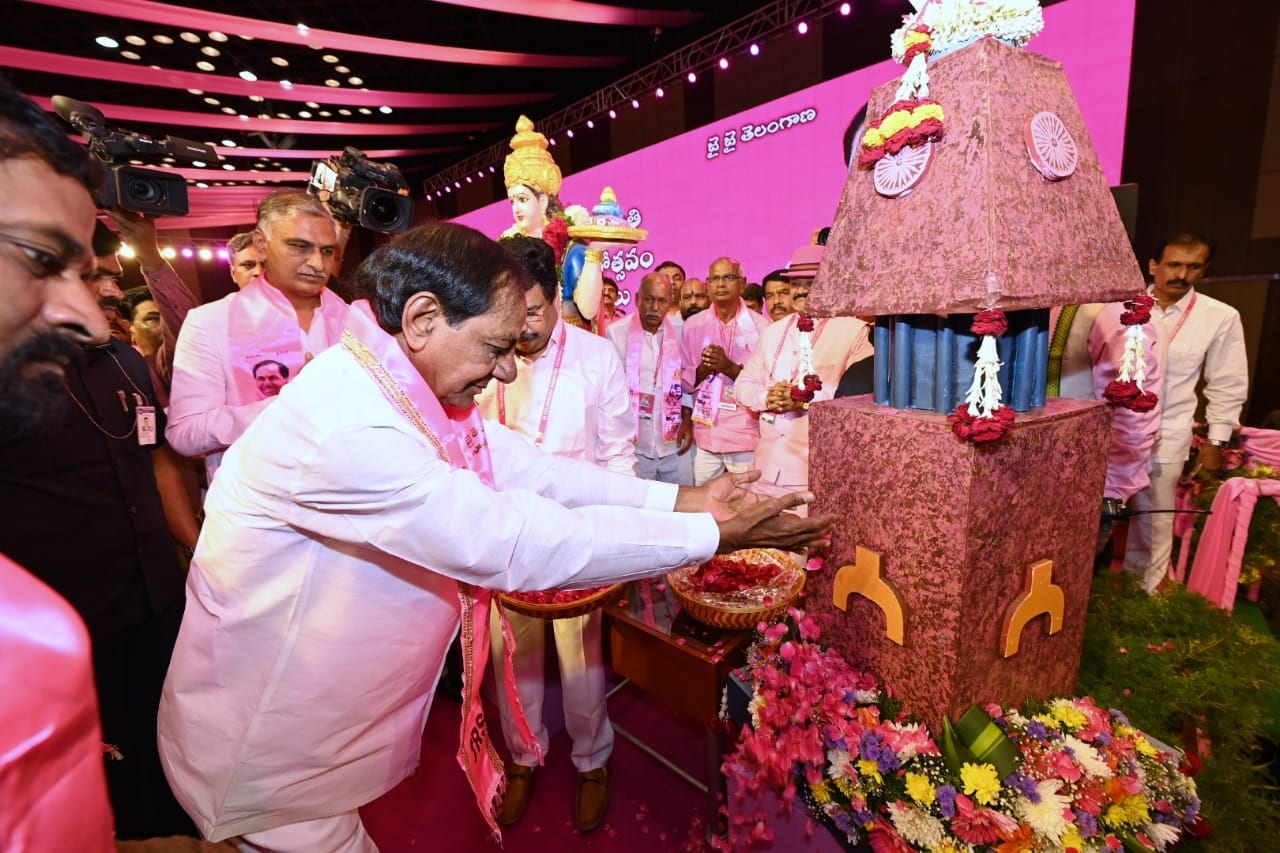 అవినీతి రహితంగా, చిత్తశుద్ధితో ప్రణాళికబద్ధంగా ముందుకెళ్తున్నామని, పాలమూరు-రంగారెడ్డిని పూర్తి చేసుకుంటే మరింత సస్యశ్యామలమవుతుందన్నారు.